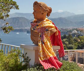 Lisa Corti &#39;Arabesque Corolla&#39; beach towel, red and yellow MULTICOLOUR LICO23SAR138MUL