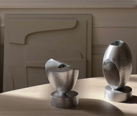 Origin Made &#39;Poise&#39; candle holder, vertical SILVER ORMA22POI365SIL