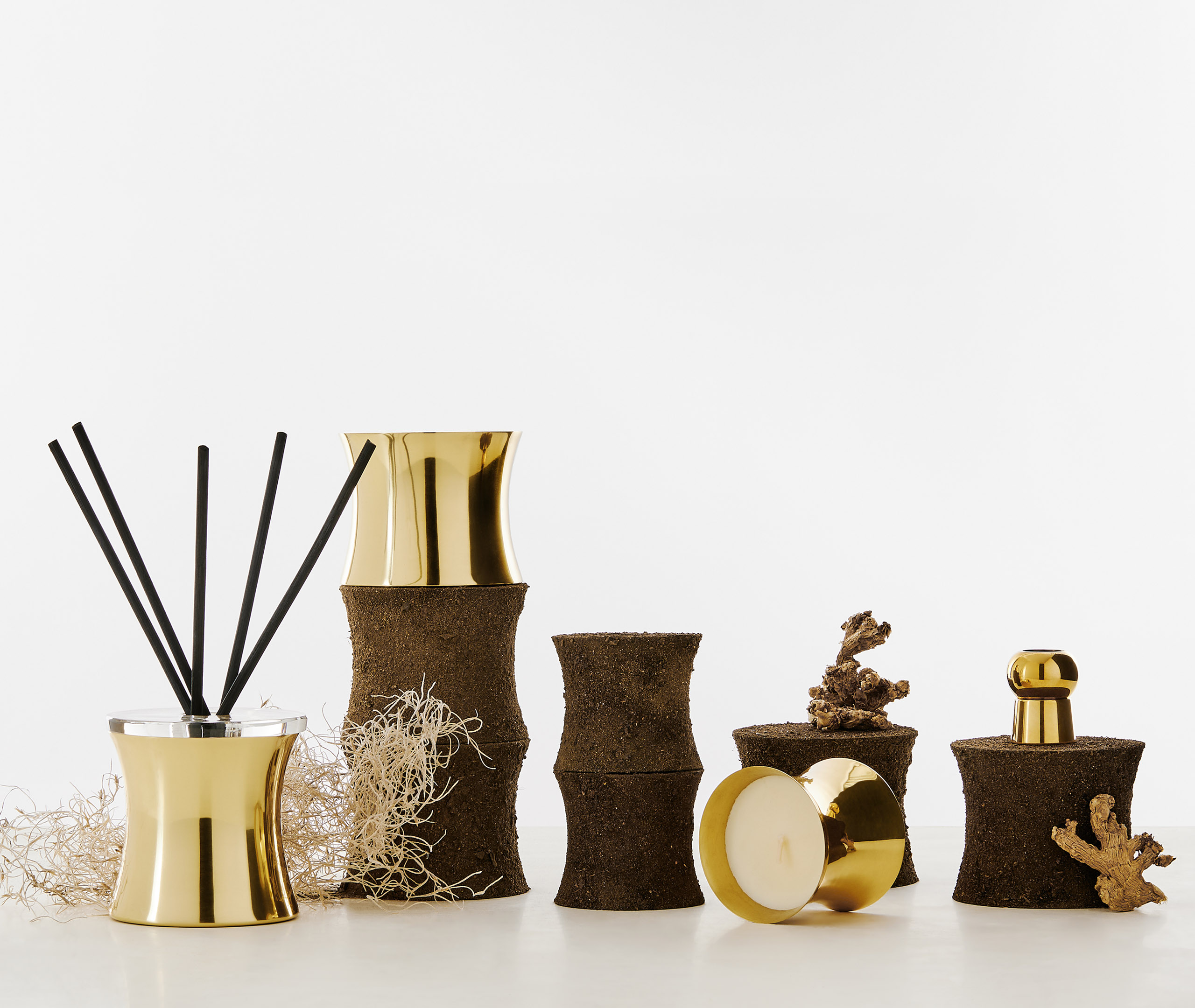 Tom Dixon Candlelight And Scents Brass Uni In Brass