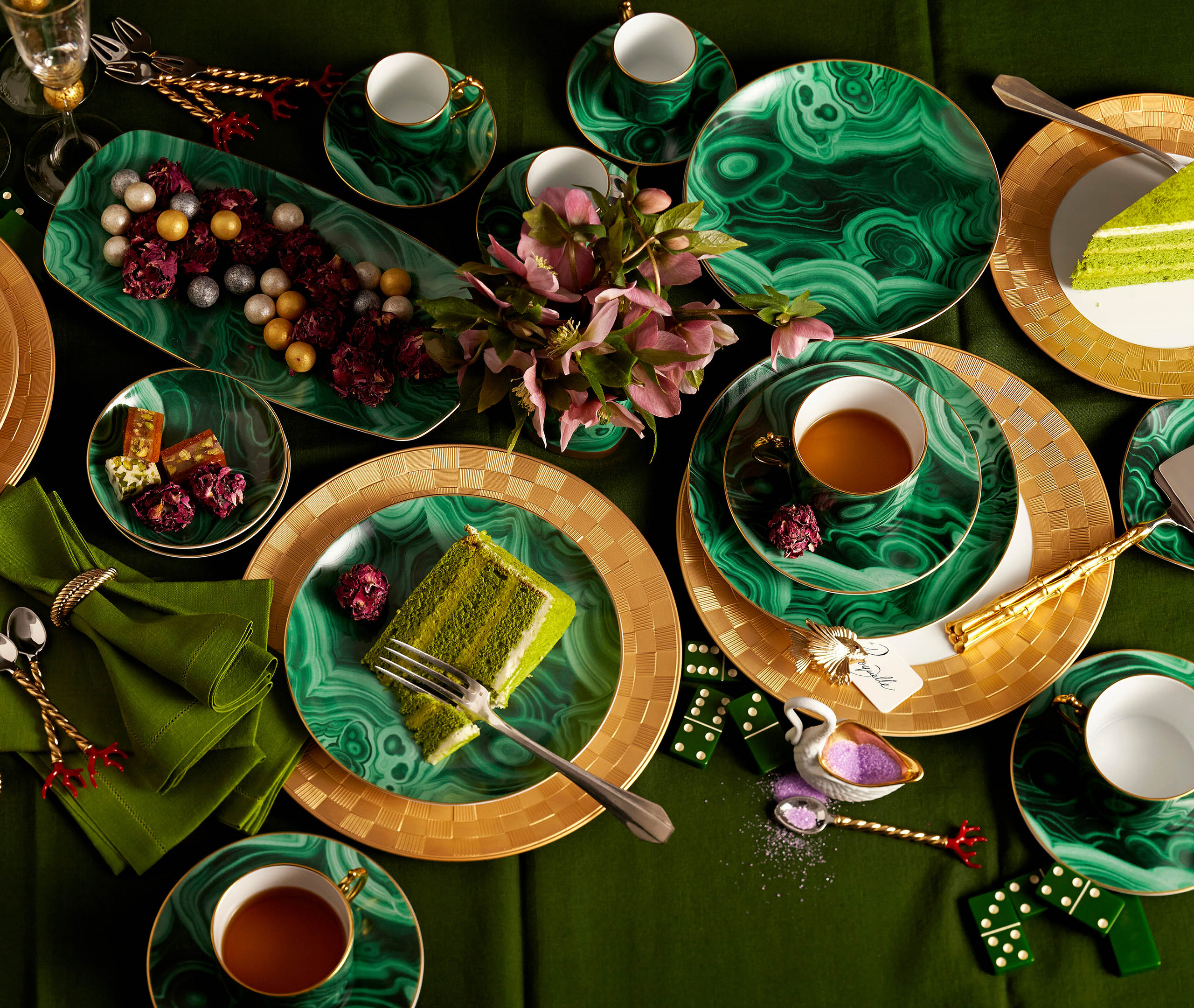 L'objet Malachite 24k Gold & Porcelain Charger & Cake Plate In Green, Gold