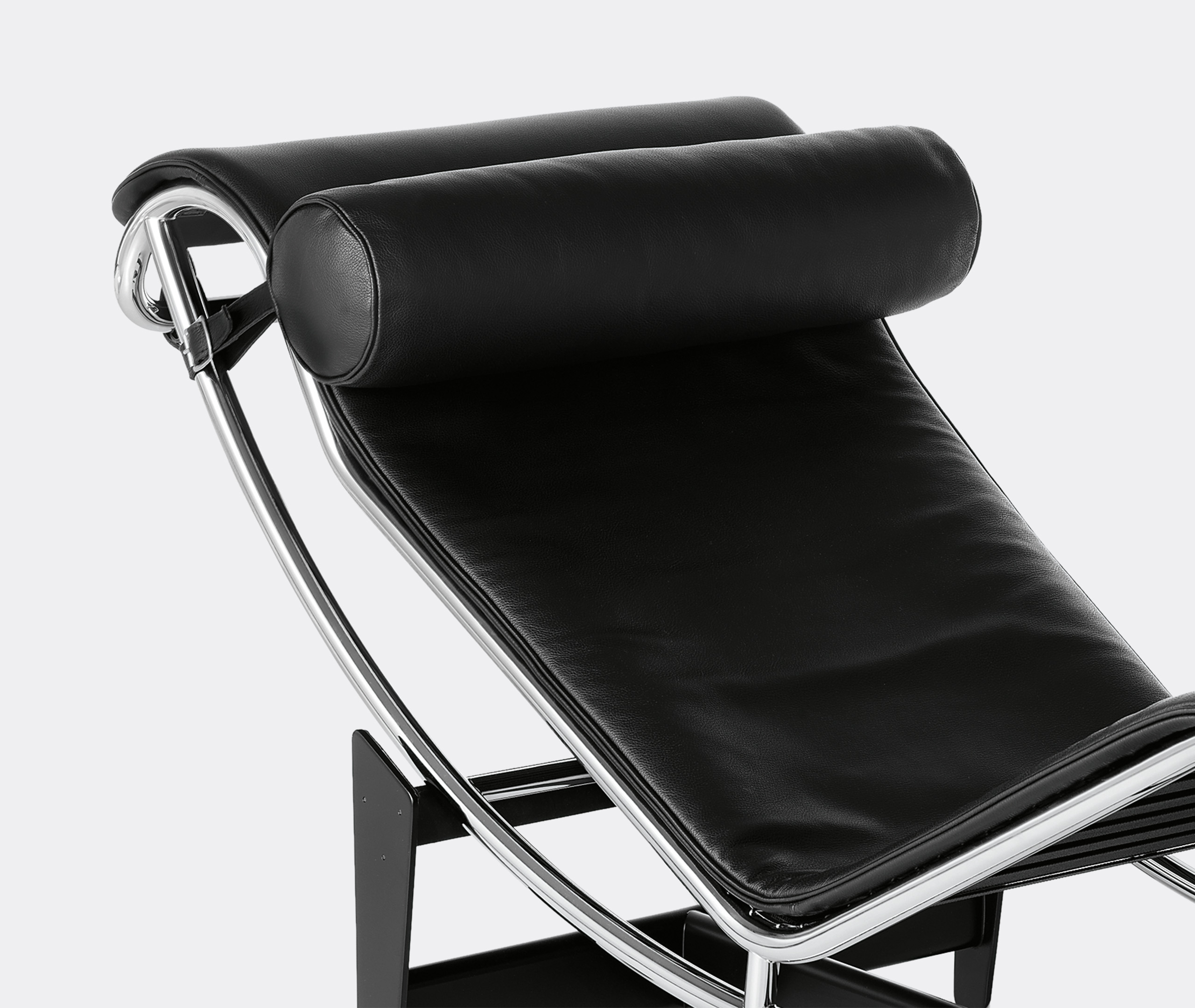 Cassina Seating Black Uni In Black