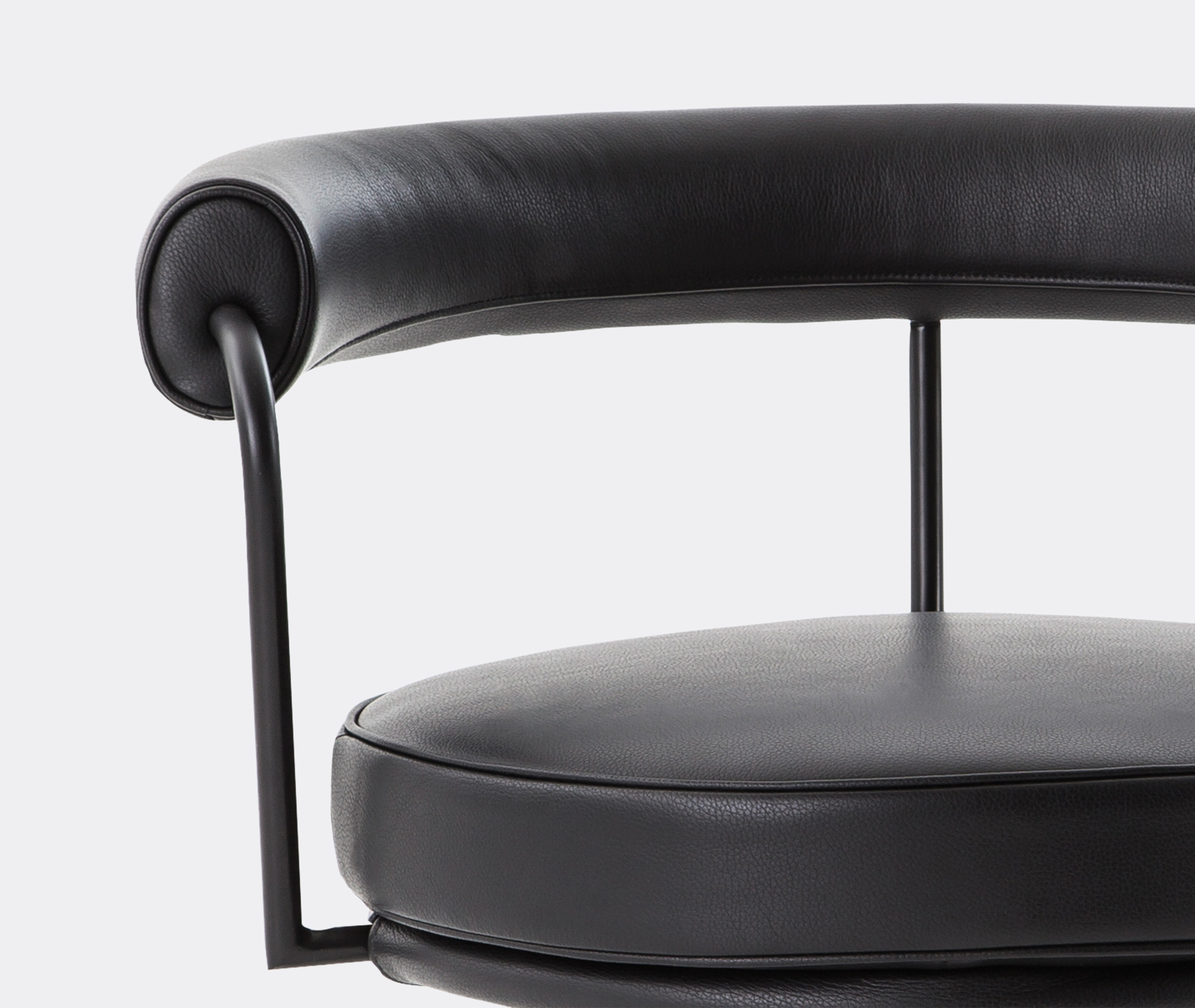 Cassina Seating Black Uni In Black