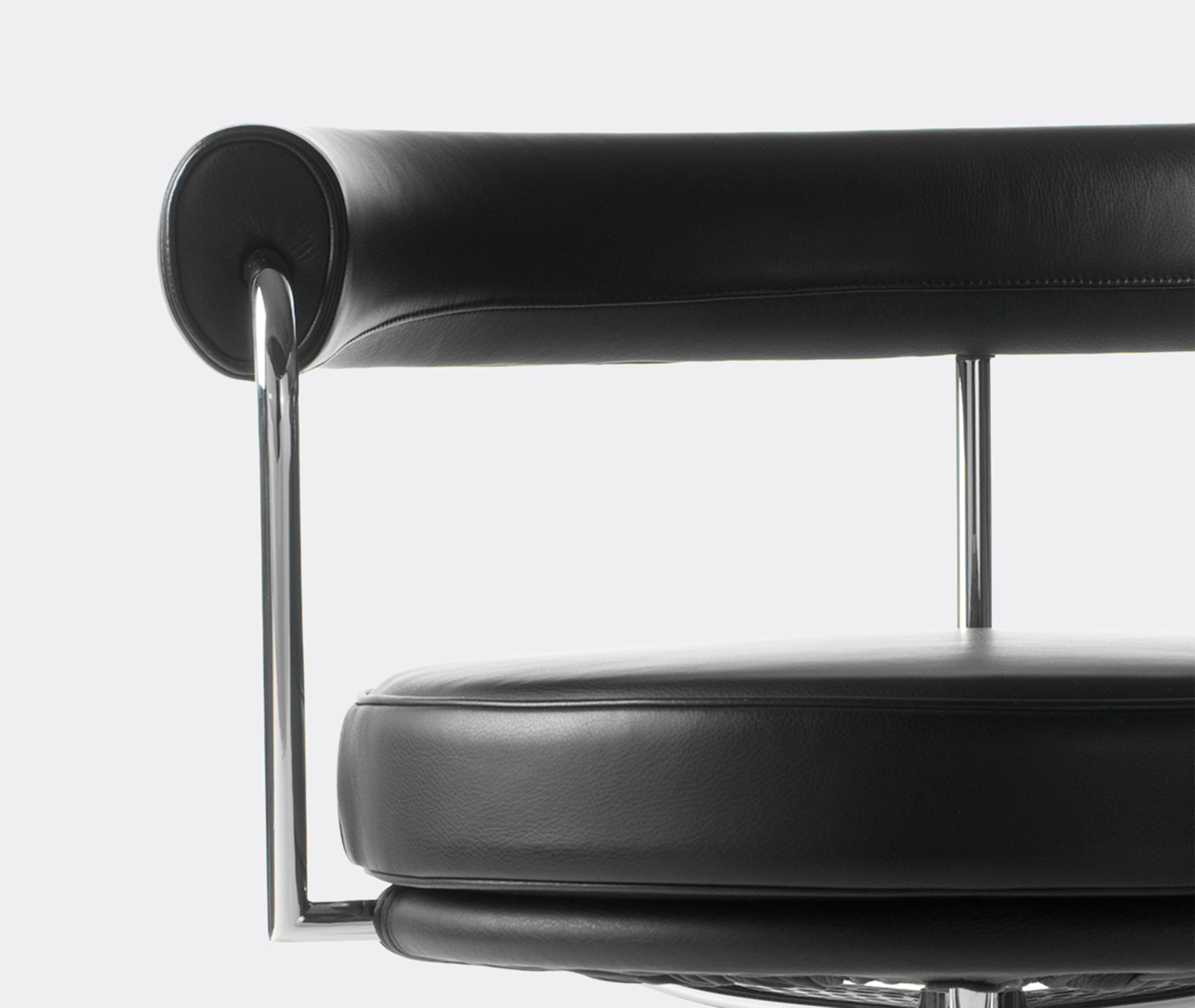 Cassina Seating Black Uni In Black
