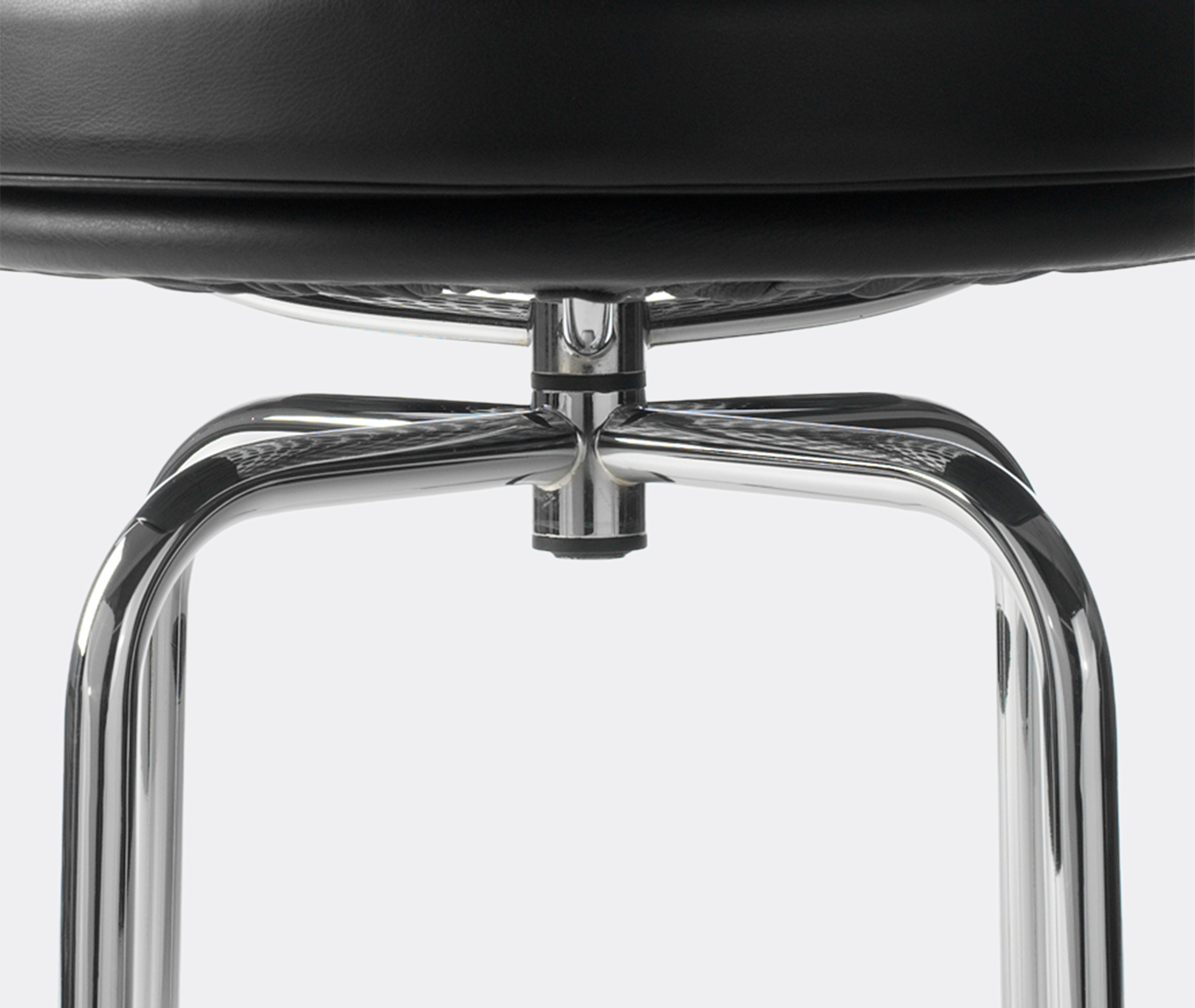 Cassina Seating Black Uni In Black