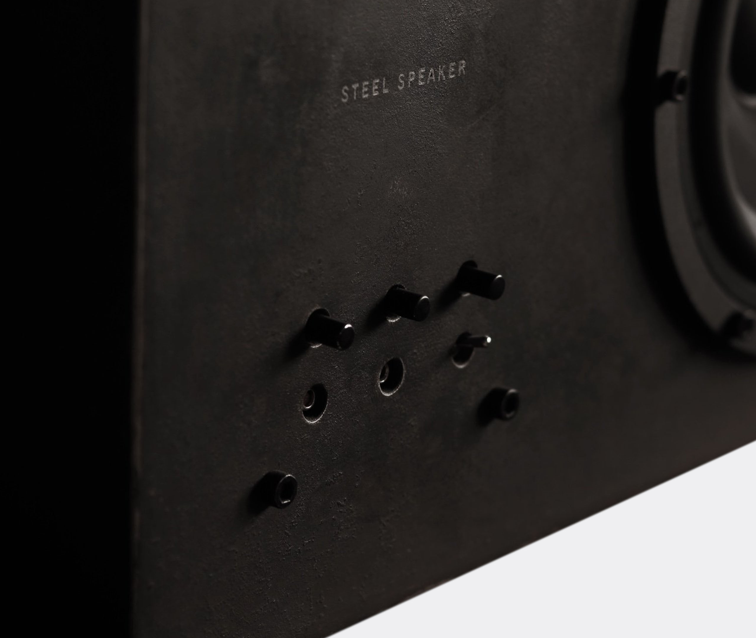 Transparent Rectangle-shape Steel Speaker In Black